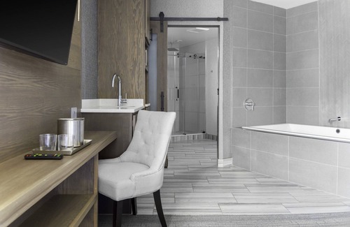 Downtown Niagara Falls Hotel | voco Niagara Falls - The Cadence by IHG