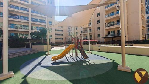 The Greens Apartment | Vogue Residence The Greens & Views, Dubai Elegant Living with Pool, Gym & Kids Playground