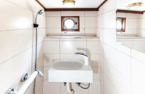 Baja Boat Rental | Volenter Lux Apartment Duna Boat