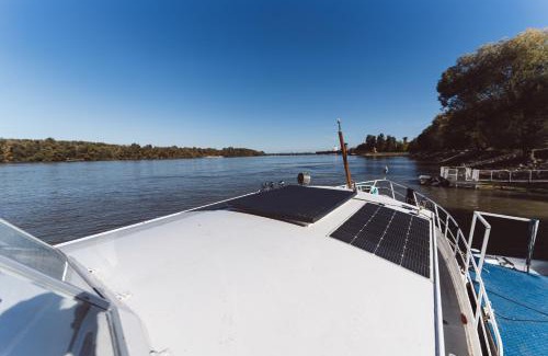 Baja Boat Rental | Volenter Lux Apartment Duna Boat