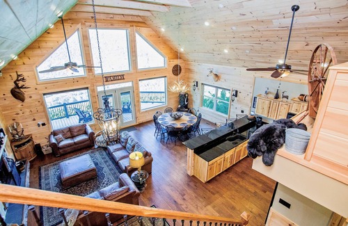 Frank Cabin | Voted "BEST VIEWS" - High Demand Area! - Surrounded by Pisgah National Forest!
