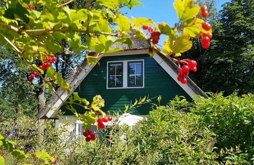 Heeten House | Vrijstaande Rietgedekte 4-persoons Vakantie Villa met Grote Prive Tuin