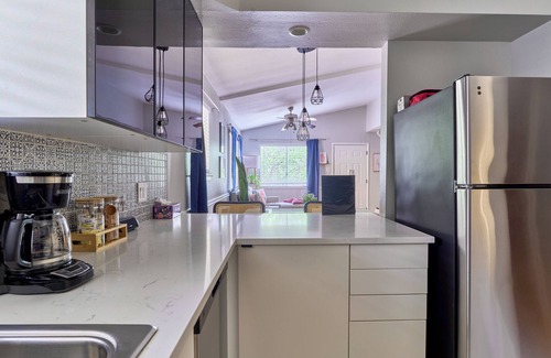 Travis Heights House | Wag-Worthy Stay 4mi to UT Stadium 3 Miles to ACL