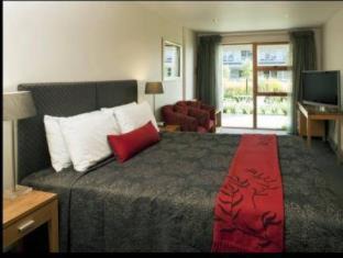 Holdens Bay Resort | Wai Ora Lakeside Spa Resort