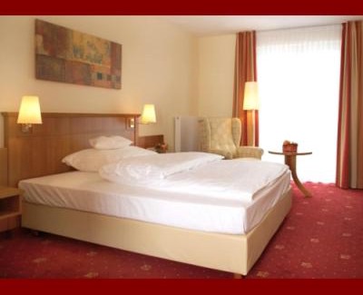 Schloß Neuhaus Hotel | Waldhotel Nachtigall