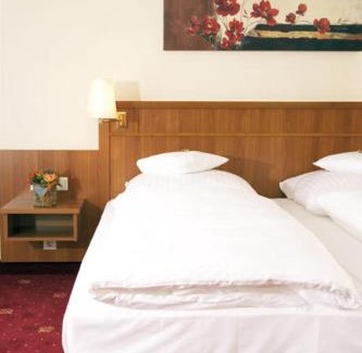 Schloß Neuhaus Hotel | Waldhotel Nachtigall