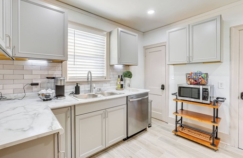 Birmingham Cottage | Walk to Amphitheater & Stadium: Home w/Deck!