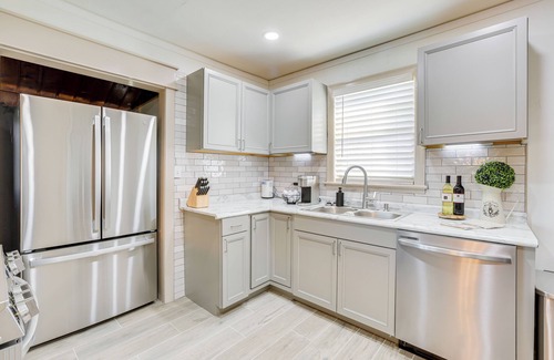 Birmingham Cottage | Walk to Amphitheater & Stadium: Home w/Deck!