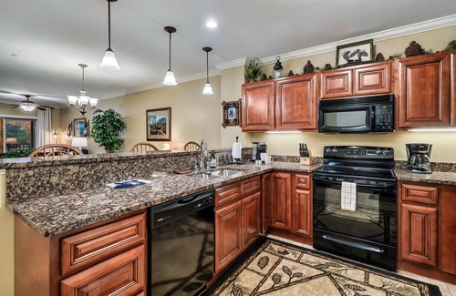 Gatlinburg Condo | Walk to Downtown Gatlinburg! Cozy Condo near Convention Center & Hiking Trails!