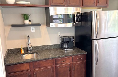 St. Charles House | Walk to Downtown Restaurants, Cozy Stay, Grand Porch, Bike on the river trails!