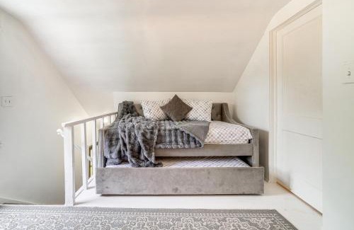Taylor Berry Apartment | Walk to Kentucky Derby Louisville Studio!