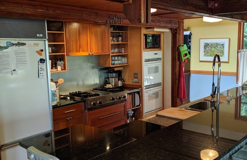 New Buffalo Cottage | Walk to Private Beach, Great screened porch, Chefs kitchen, Open beam design