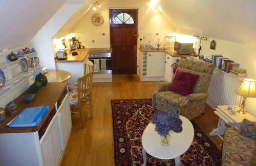 Michelcombe Apartment | Walkers Retreat with excellent views, large garden and free WiFi