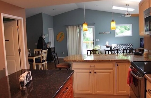 New Buffalo Cottage | ★Walking Distance To Marina, Downtown And New Buffalo Public Beach!
