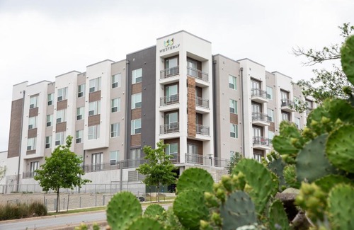 Stoneridge Place Apartment | WanderJaunt - Baird - 1BR - Barton Creek