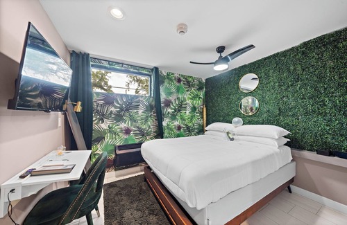 South Central Houston Hotel | Wanderstay Boutique Hotel