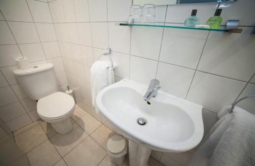 Shepperton Hotel | Warren Lodge