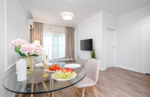 Mirow Apartment | Warsaw Stays- Mennica Residence - 10 Guests in Central Warsaw