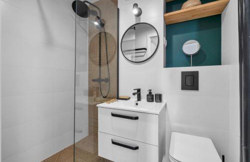 Mirow Apartment | Warsaw Wola - 13th Floor, City View, Metro Nearby - by Rentujemy