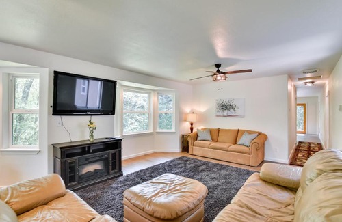 Washougal House | Washington Retreat Fire Pit, Hot Tub and Ping Pong!