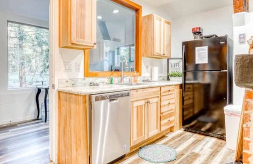 Washougal Cabin | Washougal river view, hot tub and HVAC for heat and cooling