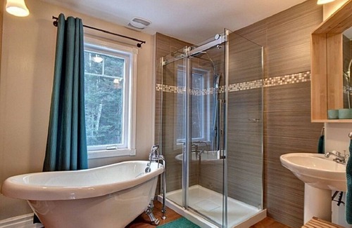 Saint Come Ski Chalet | Waterfront | Jacuzzi | Wood fireplace | Ski | Work from home