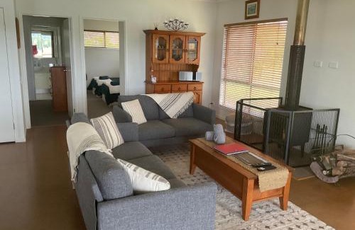 Yandina Creek House | Water View Country Cottage
