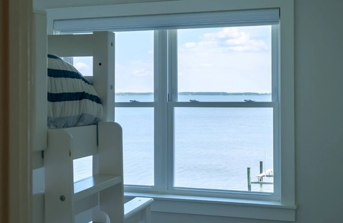 Tilghman House | Waterfront 3-Bedroom Cottage and Pet Friendly