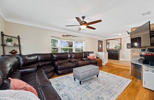 Hampton Homes House | Waterfront 4 bed 3 bath steam sauna pool tiki bar Heated Pool to 70 Hot Tub