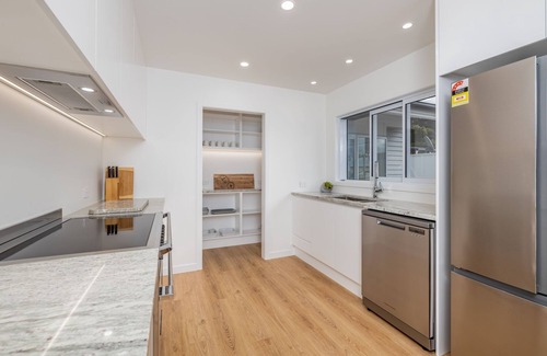 Paihia Cottage | Waterfront Beach House - Paihia Holiday Home