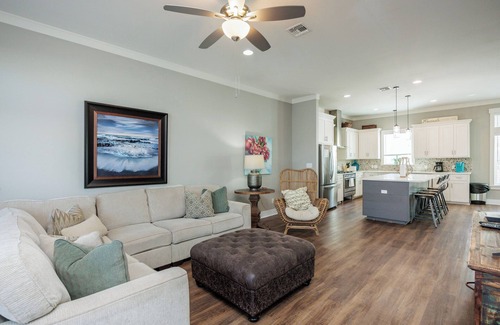 Corpus Christi House | Waterfront Complex Views, Proximity to the Beach with Easy Garage Access