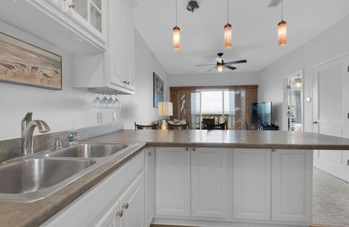 Pensacola Beach Condo | Waterfront Condo, Spectacular Views! Steps To Beach! n10% off for Weekly Booking