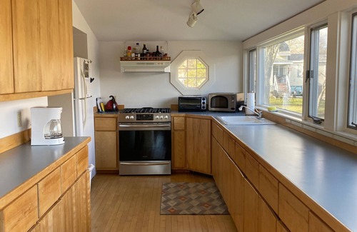 South Bristol Cottage | Waterfront Cottage in South Bristol w/private dock and lobster boat views