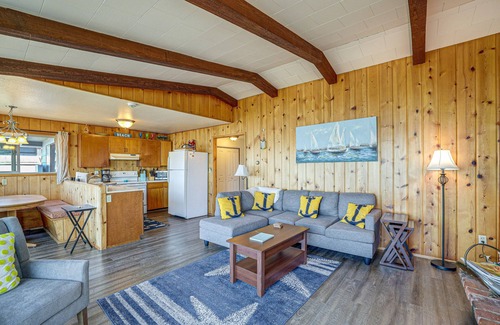 Birch Bay Cottage | Waterfront cottage with bay views, patio, grill & washer/dryer