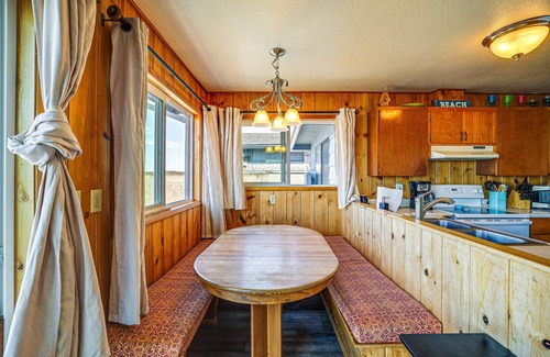 Birch Bay Cottage | Waterfront cottage with bay views, patio, grill & washer/dryer