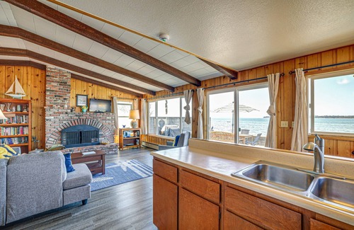 Birch Bay Cottage | Waterfront cottage with bay views, patio, grill & washer/dryer