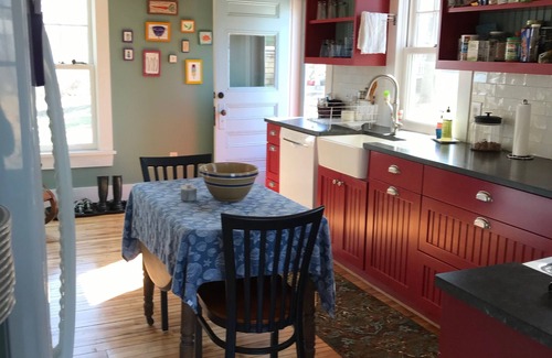 Oak Bluffs Cottage | Waterfront Home in Oak Bluffs - Walk to Town and Beach