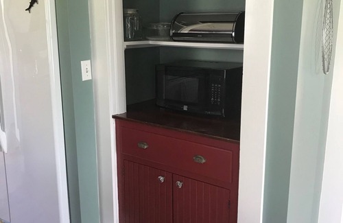 Oak Bluffs Cottage | Waterfront Home in Oak Bluffs - Walk to Town and Beach