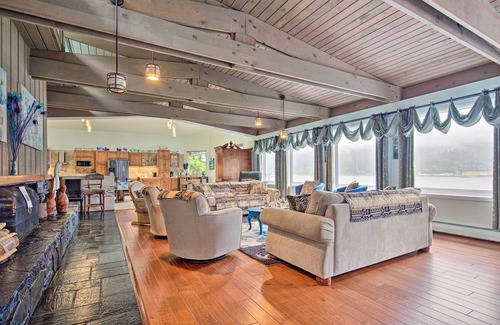 West Juneau Cottage | Waterfront House w/Glacial Views - Near Downtown!