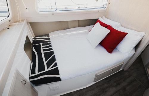 Victoria and Alfred Waterfront Boat Rental | Waterfront Houseboat