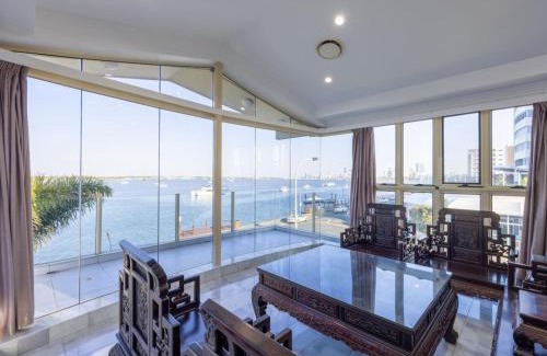 Labrador House | WaterFront Stunning Antique 4Rms 7Beds HolidayHome