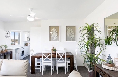 Cronulla Apartment | Waterfront. Stunning views. Close to everything. Awesome work from home location