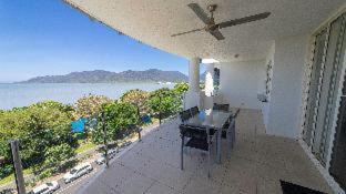 Cairns Apartment | Waters Edge Apartment Cairns
