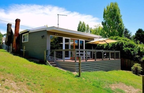 Daylesford House | Waterside Cottage - Perfect Lakeside Location