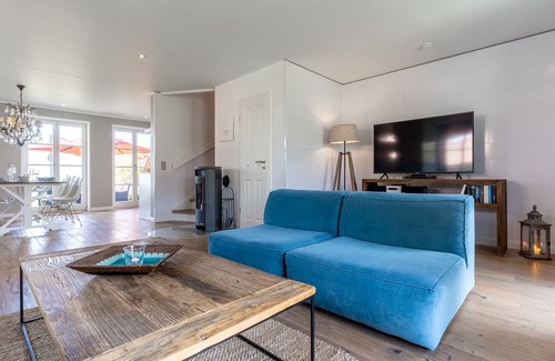 St. Peter-Ording House | Wattküken - Thatched-roof house with unobstructed views, wood-burning stove & sauna near the beach