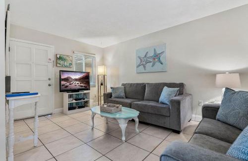 St. Pete Beach House | Waves 14 Condo Beautiful 1 Bedroom with Pool