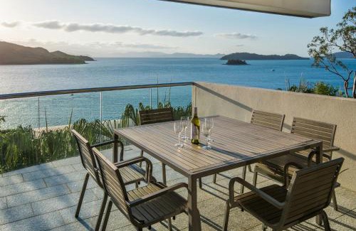 Hamilton Island House | Waves 3 Luxury 3 Bedroom Endless Ocean Views Central Location + Buggy