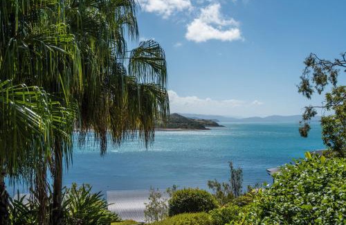 Hamilton Island House | Waves 3 Luxury 3 Bedroom Endless Ocean Views Central Location + Buggy