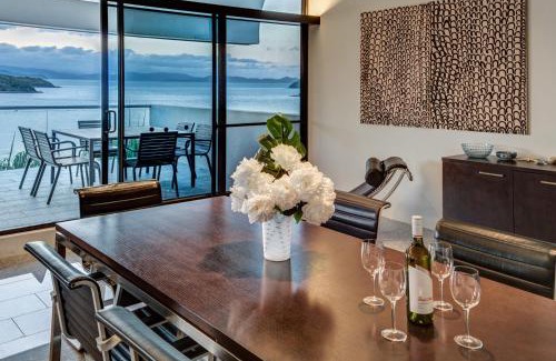 Hamilton Island House | Waves 3 Luxury 3 Bedroom Endless Ocean Views Central Location + Buggy