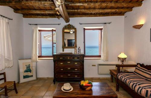 Avia House | Waveside Sanctuary - Luxurious Seastone Villa
